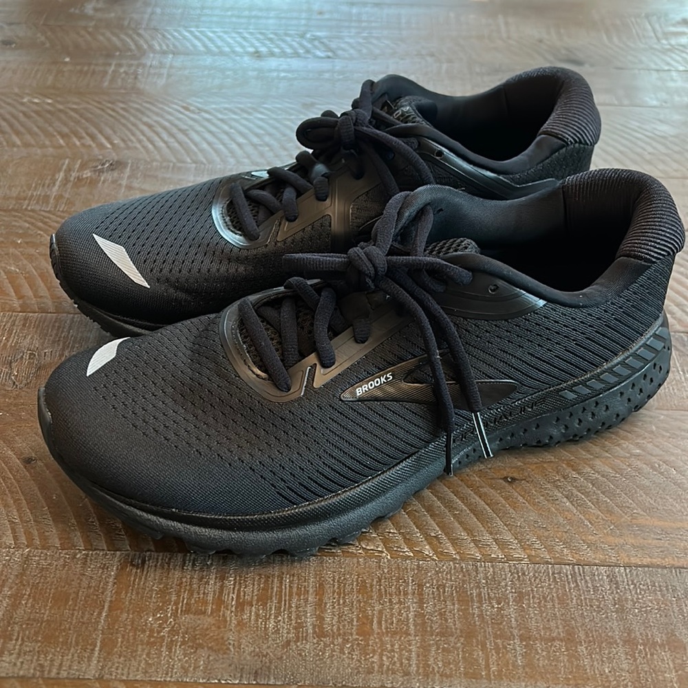 Brand new - Brooks Running shoes - men’s size 11